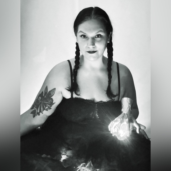 Follow me on Instagram @QueenofEvile - Picture 7 of 13